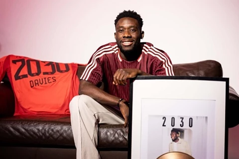 بايرن ميونخ يعلن تمديد عقد ألفونسو ديفيز حتى 2030